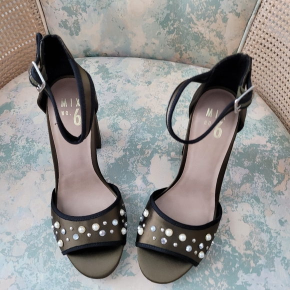 New Olive Green Ankle Strap Pumps with Pearls/Crystals sz 7.5 - Picture 4 of 9